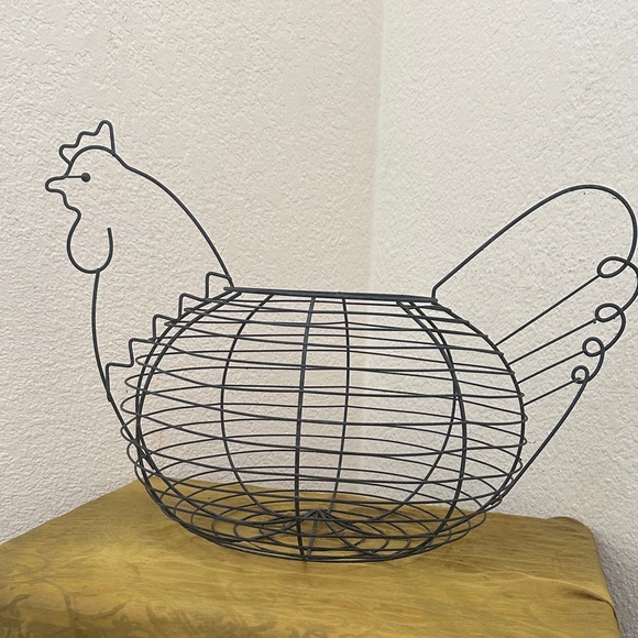 Vintage Wire Chicken Basket - Picture 2 of 4